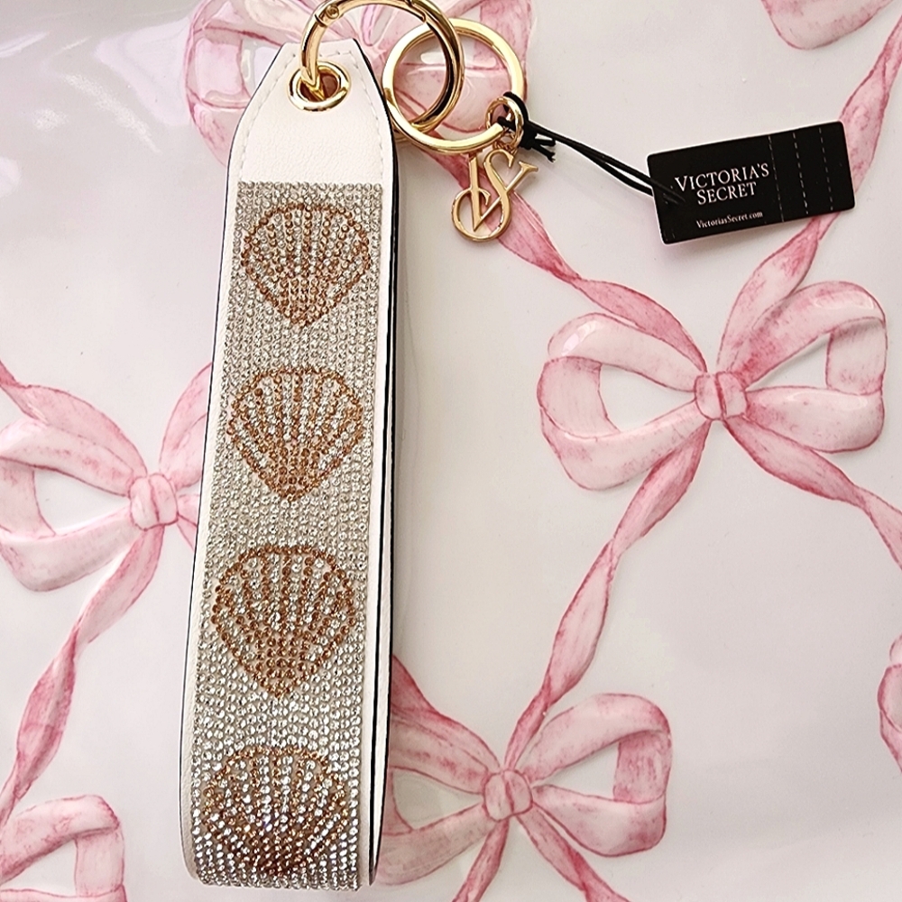 **SOLD** Victoria's Secret Seashell Keychain Key Holder Bling Rhinestone…
